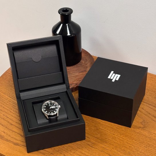 Montre LIP Himalaya noire 40mm - Style classique, élégante et intemporelle - Idée cadeau made in France