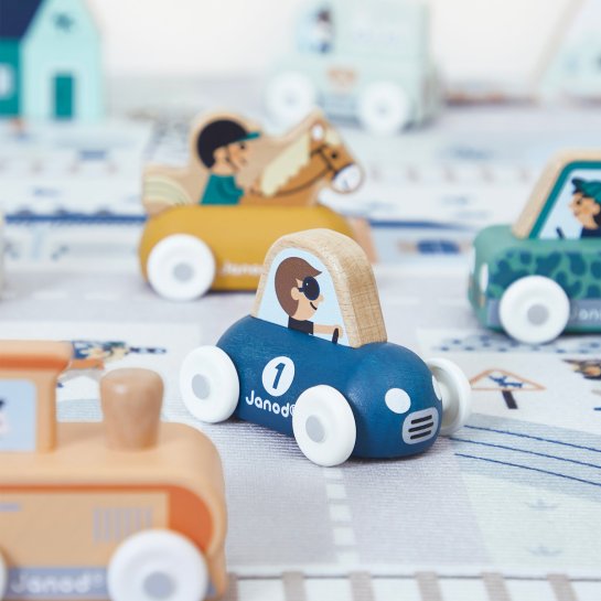 Tapis circuit Janod avec voitures et cubes en bois