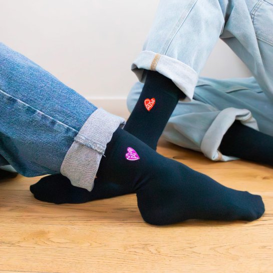 Chaussettes brodées Coeur Mama – Affaire de Famille, chaussettes en coton bio brodées ‘Mama’, confortables et fabriquées au Port