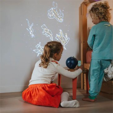 Projecteur galaxie Kidystar allumé avec effets étoilés (image 2)