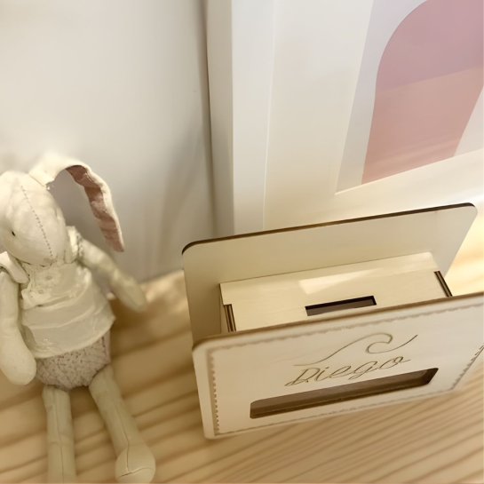 Tirelire personnalisé en bois - Idée cadeau personnalisée pour enfant April Eleven