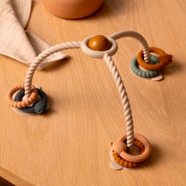 Idée cadeau bébé - Jouet ventouse Liewood Soren