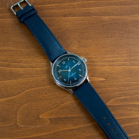 Montre 1968 Steel Blue Sunray AV86 - About Vintage - Montre homme bracelet cuir, cadran bleu