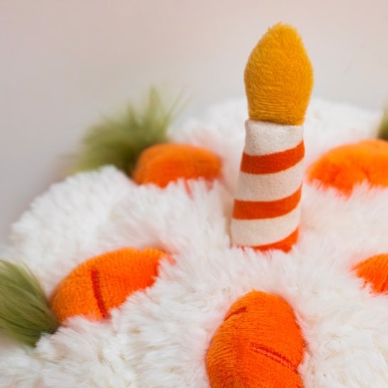 Peluche gâteau carotte Jellycat - idée cadeau originale adulte ou enfant