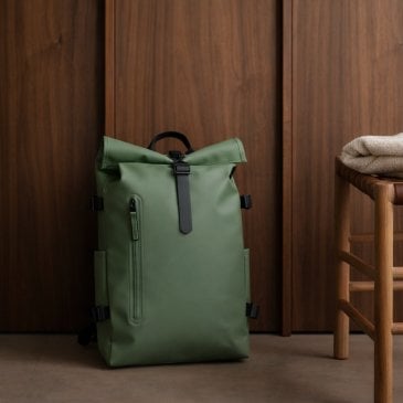 Sac à dos Rolltop Rains 23L imperméable noir idée cadeau homme moderne