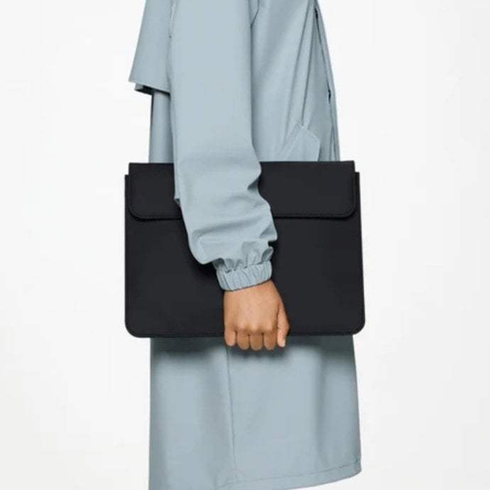 Housse d’ordinateur Rains – Rains, housse imperméable à rabat aimanté pour ordi 13-15 pouces, intérieur doublé en polaire