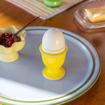 set oeuf saliere poivriere jaune design moderne