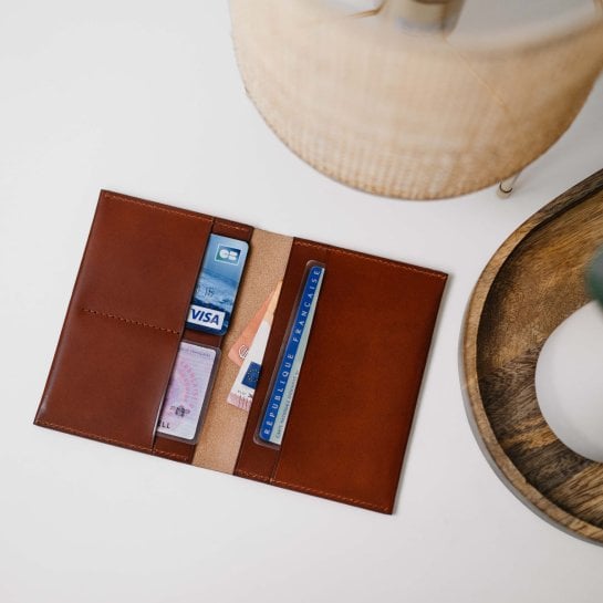 Portefeuille vertical en cuir personnalisable Hikigaï – Élégant portefeuille pliable en cuir végétal, tannage naturel