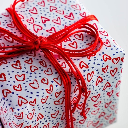Déluge de Cœurs Blanc Papier Cadeau - Papier cadeau romantique et élégant éco-responsable made in France