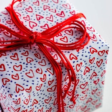Rouleau papier cadeau - Déluge de cœur (image 2)
