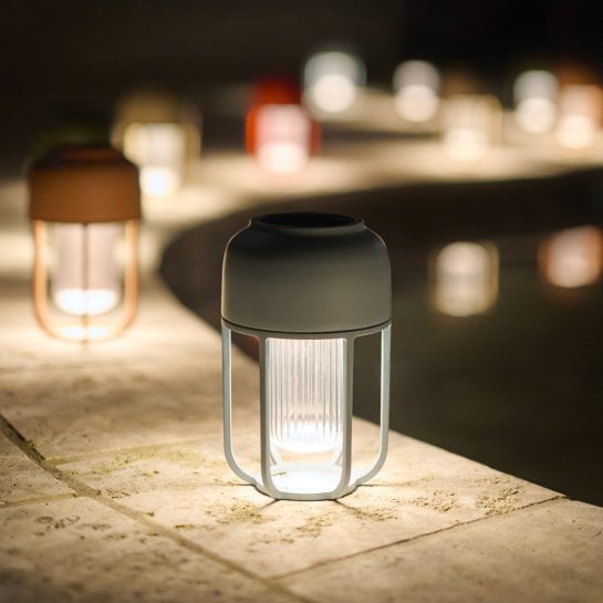 Lampe solaire Light N°1 HOUE - Lampe design rechargeable extérieur - Les Raffineurs