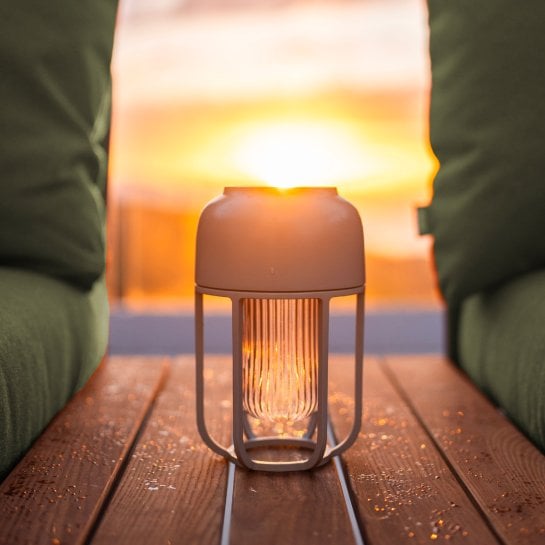 Lampe solaire Light N°1 HOUE - Lampe design rechargeable extérieur - Les Raffineurs