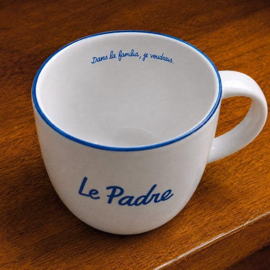 Mug lifestyle homme au style minimaliste et moderne