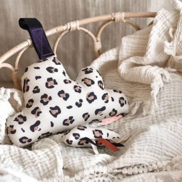 Cadeau de naissance avec coussin musical inspiré du cinéma