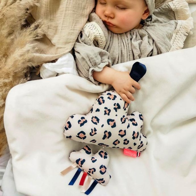 Décoration de chambre bébé avec coussin musical et berceuses