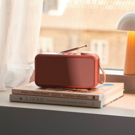 Radio-réveil design avec enceinte Bluetooth