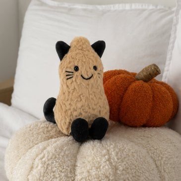 Peluche Jellycat Amuseables Peanut Cat en forme de cacahuète avec oreilles de chat