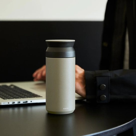 Gourde isotherme Kinto Travel Tumbler 350 ml beige au design japonais