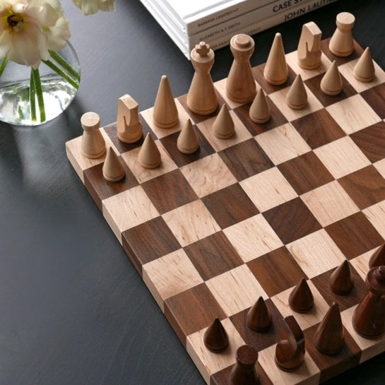 Échiquier haut de gamme en noyer et érable au design minimaliste