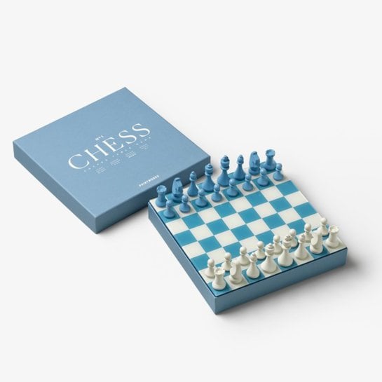 Jeu d’échecs Printworks Classic - Bleu poudré - Pièces en bois - Objet déco design