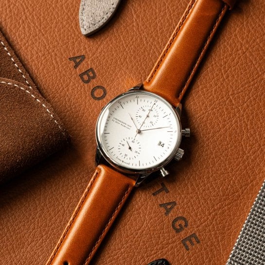 Montre 1844 Chronograph AV86 - 41 mm - Verre saphir bombé antireflet - Mouvement Miyota - Bracelet cuir marron