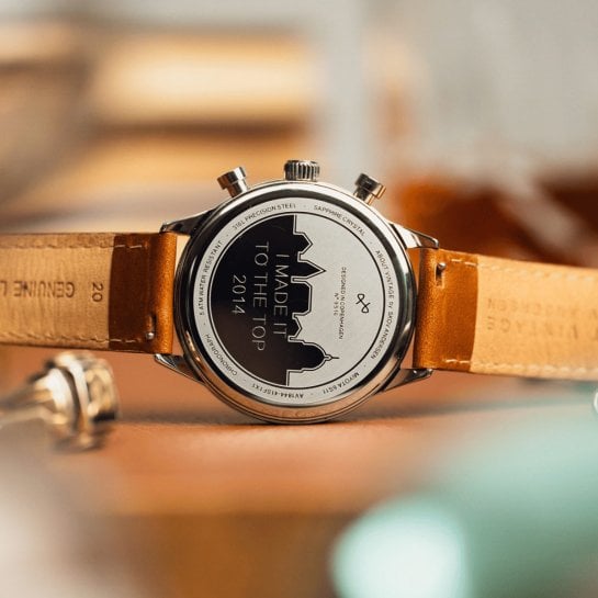 Montre homme vintage avec cuir italien marron et numéro individuel gravé