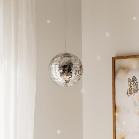 Boule disco faite main à poser en décoration dans le salon