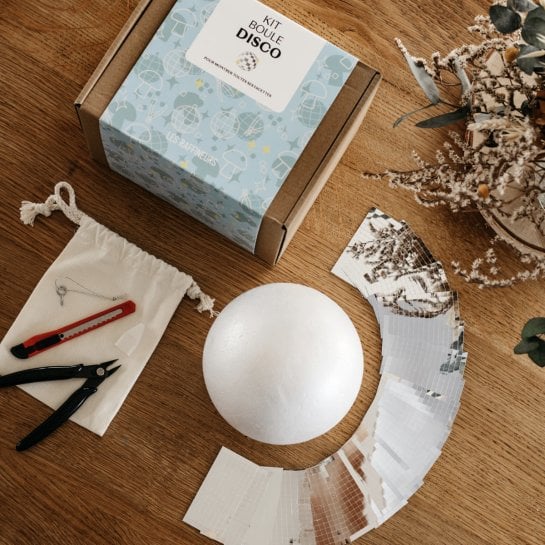 Boule à facettes miroir suspendue pour une déco disco originale