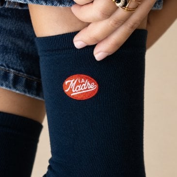 Chaussettes femme bleu marine avec écusson brodé La Madre