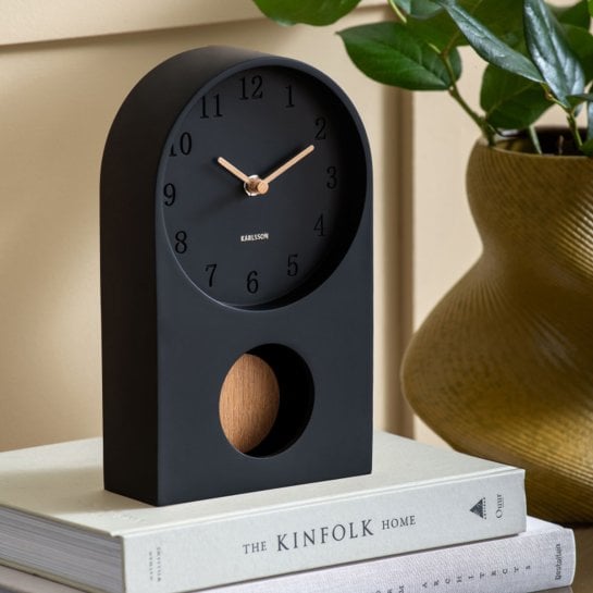 Horloge de table Karlsson Paris Arch en forme d’arche, avec cadran noir mat