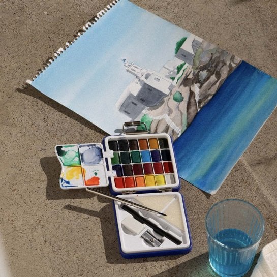 Boîte de peinture aquarelle avec pinceau fin, crayon, gomme et taille-crayon