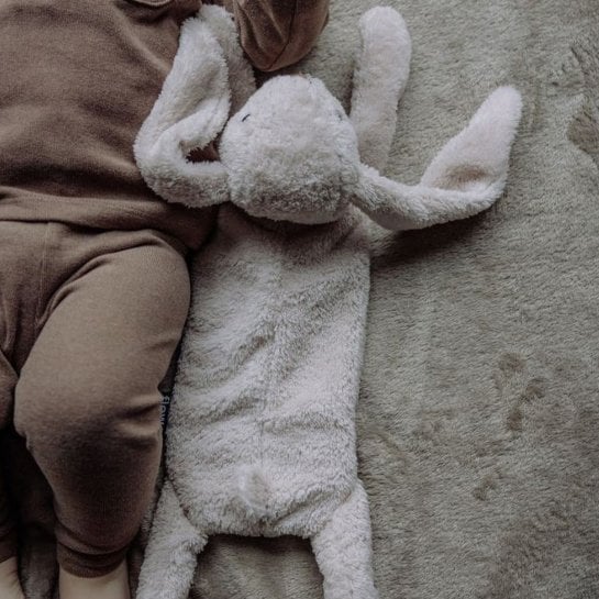 Peluche Milo à utiliser chaude ou rafraîchie au congélateur pour un moment de confort