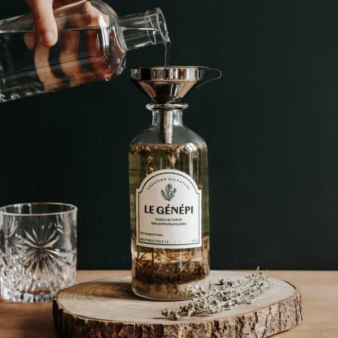 Mélange pour réaliser une liqueur de génépi maison par macération