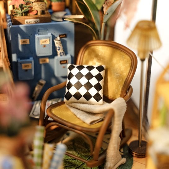 Pièces en bois prédécoupé et éléments décoratifs avec notice de montage illustrée