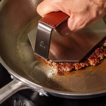 Presse burger en inox Atma avec manchon en cuir véritable