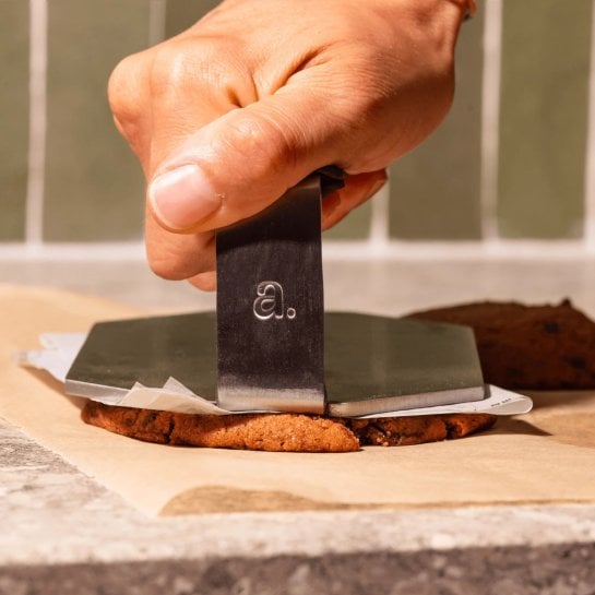 Smasher à steak pour préparer des burgers maison à la poêle