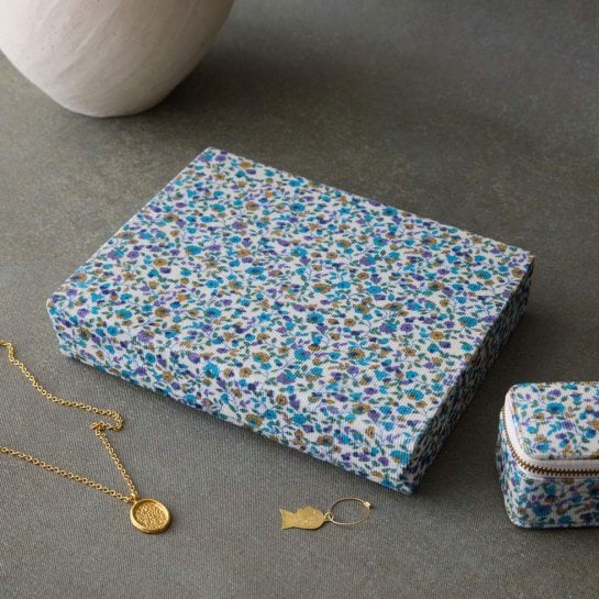Écrin en coton imprimé à offrir à une amatrice de bijoux et de décoration bohème