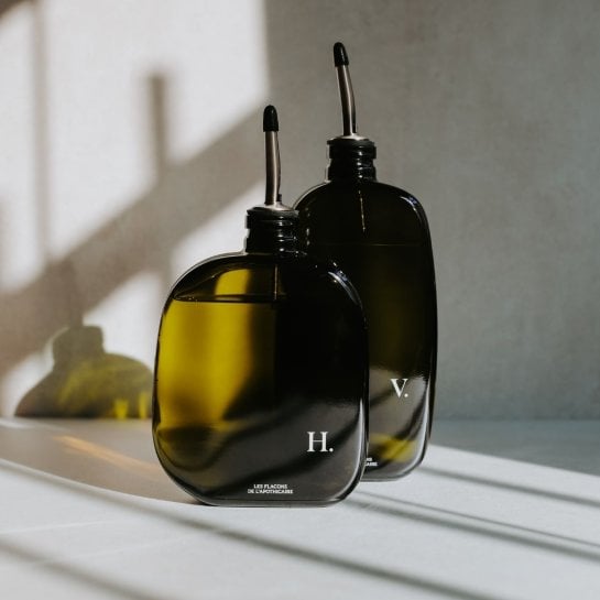 Huilier ou vinaigrier rechargeable avec bec verseur