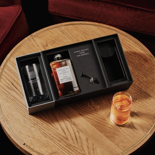 Ensemble de dégustation comprenant une bouteille de blended whisky de 50 cl