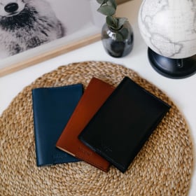 Porte passeport en cuir