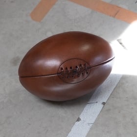 Ballon de rugby en cuir vintage