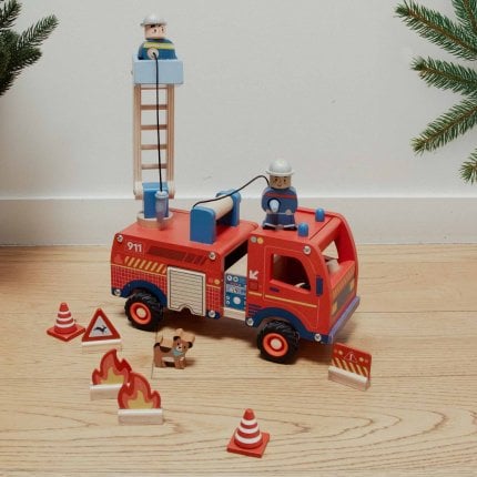 Camion de pompier en bois