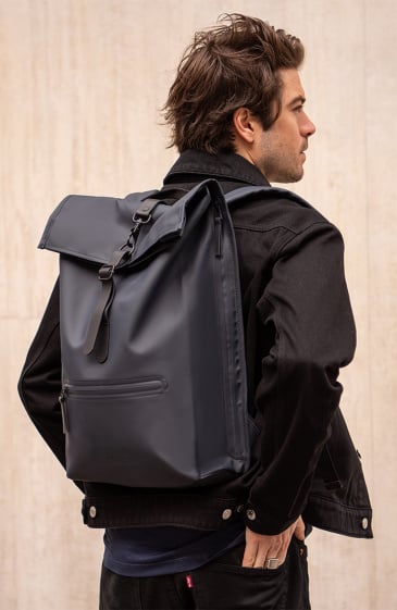 Sac à dos Roll top étanche Rains noir - Les Raffineurs