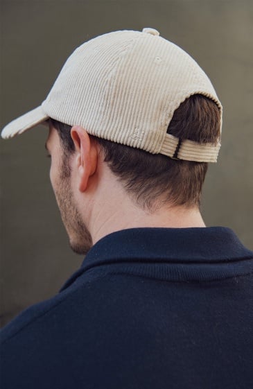 Casquette velours réglable avec boucle coulissante et scratch