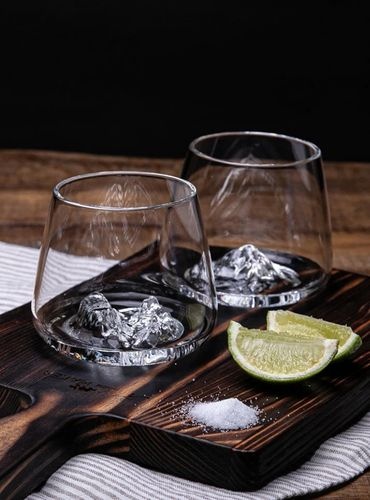 Verre topographique relief montagneux