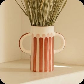 Beau vase coloré et design pour la fête des mères
