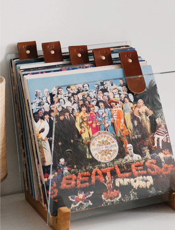Séparateur à vinyles en cuir