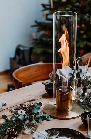 Cheminée de table sous le sapin de Noël