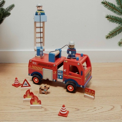 Camion de pompier en bois